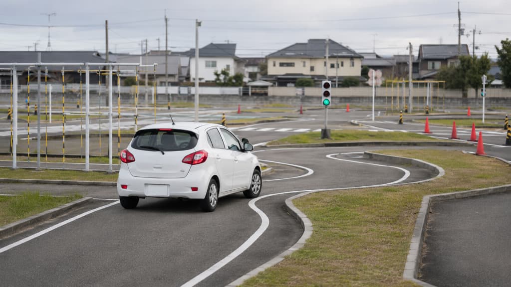 A learner car practicing on a closed course at a Japanese driving school (kyoshujo)