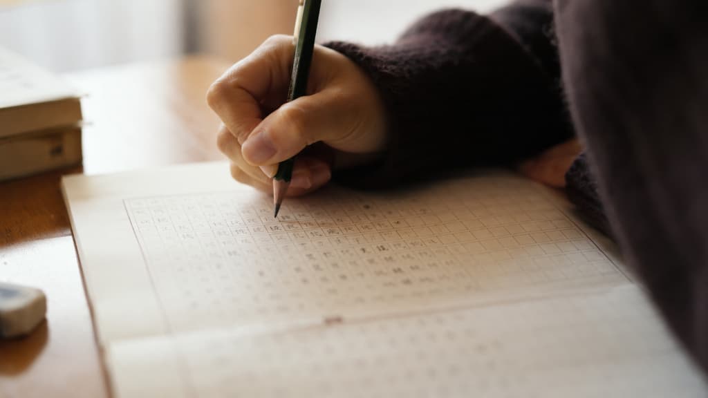 Handwriting kanji by hand for the Japanese naturalization interview test